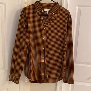Old Navy pocket button down shirt (M)